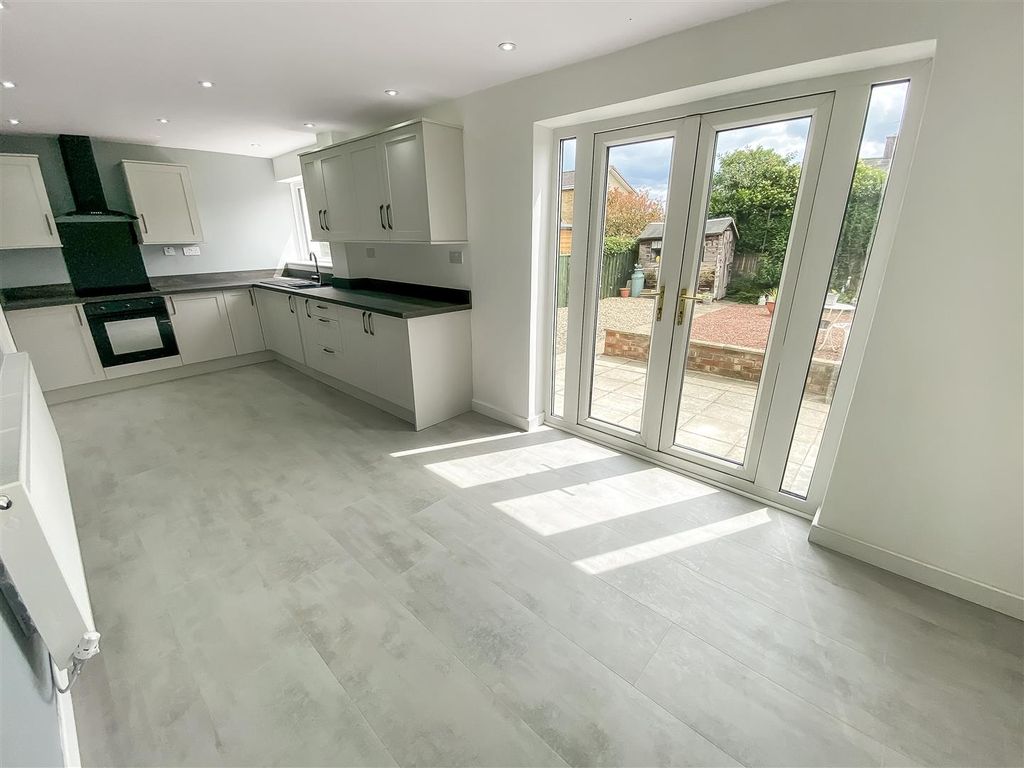 Property photo 3 of 10 Dining Area (2).Jpg