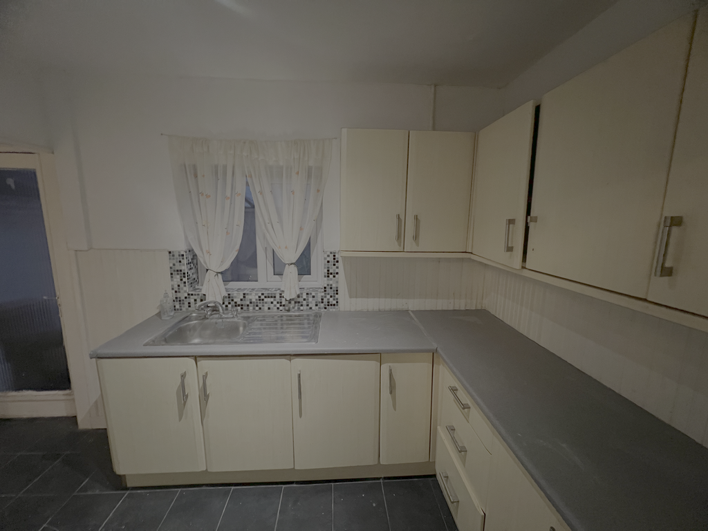 Property photo 2 of 8 Kitchen