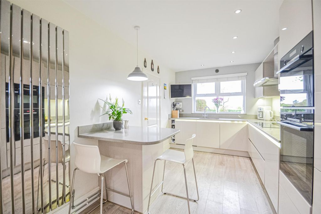 Property photo 2 of 39 Dining Kitchen