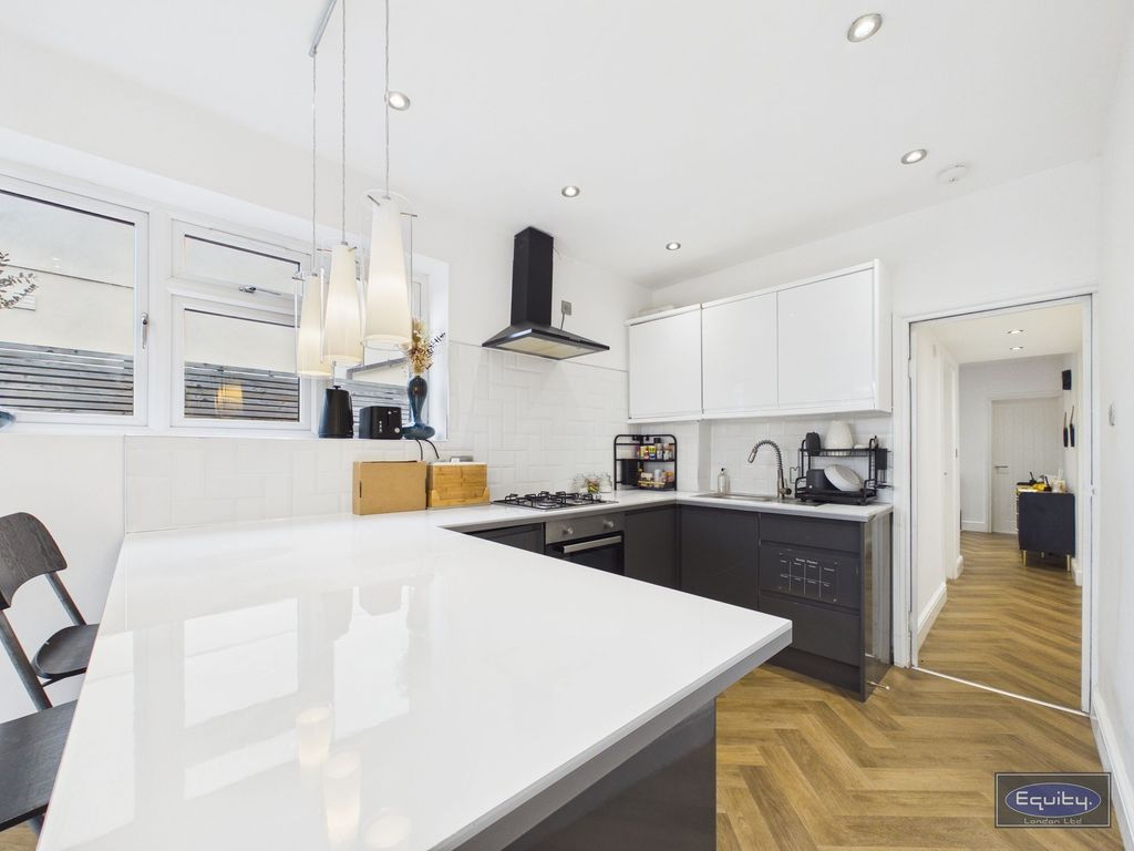 Property photo 1 of 32