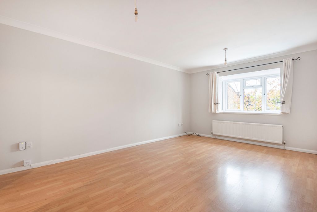 Property photo 2 of 10 Photo 02