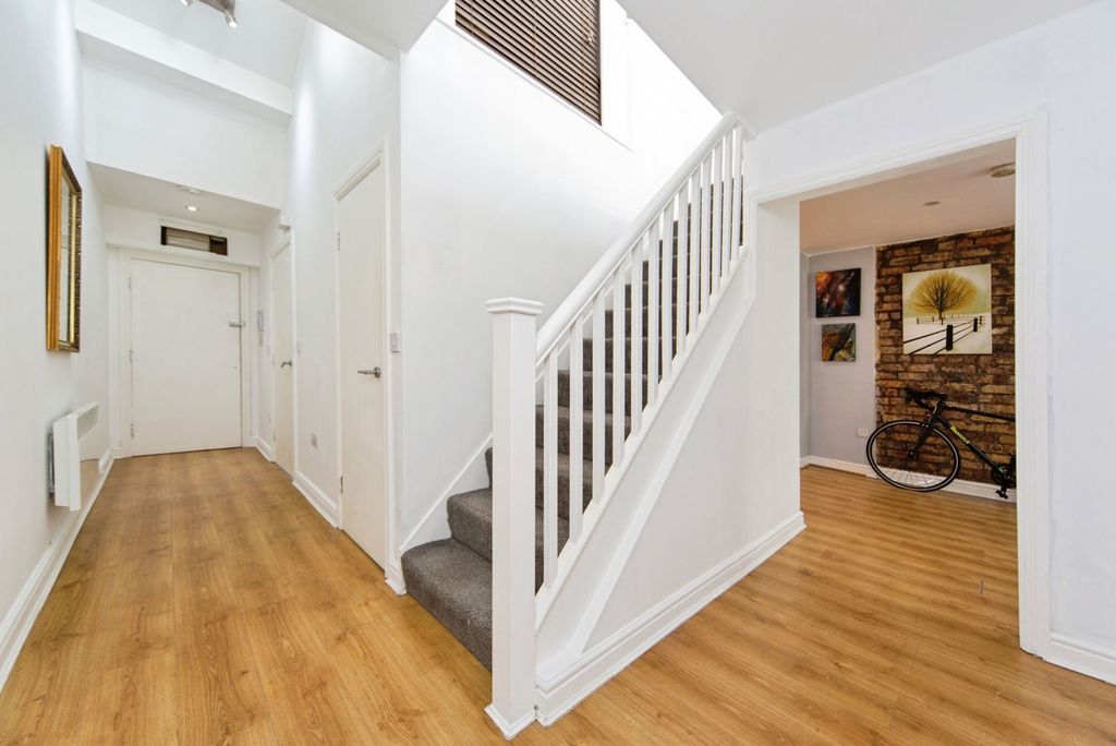 Property photo 1 of 20 Pbox-Img.Jpg