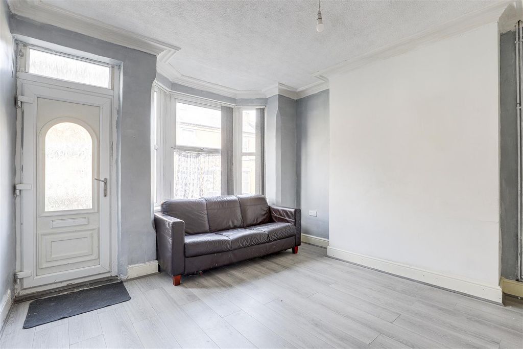 Property photo 2 of 11 12296.Jpg