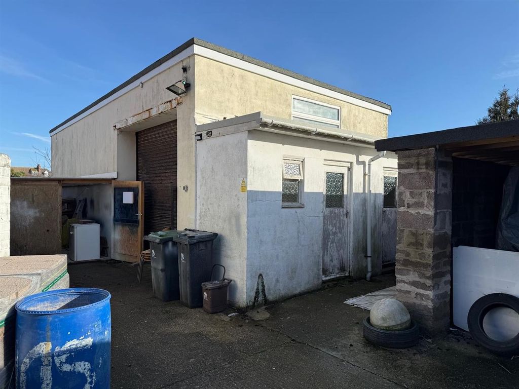 Property photo 1 of 5 Main Unit.Jpg