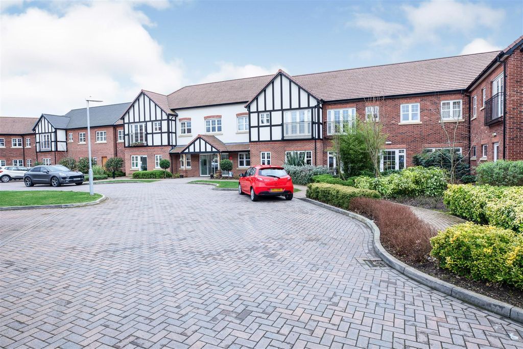Property photo 1 of 12 Ravenshaw Court