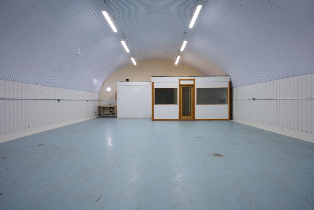 Property photo 2 of 5 An Empty Arch With Lining, And An Office Unit At The Back.