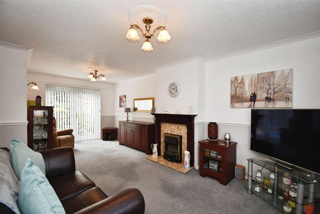 Property photo 2 of 14 Open Plan Lounge / Dining Room