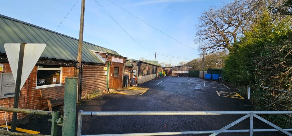 Property photo 2 of 7 Units 34 Back Of 11 And 5A On Right 25.Jpg