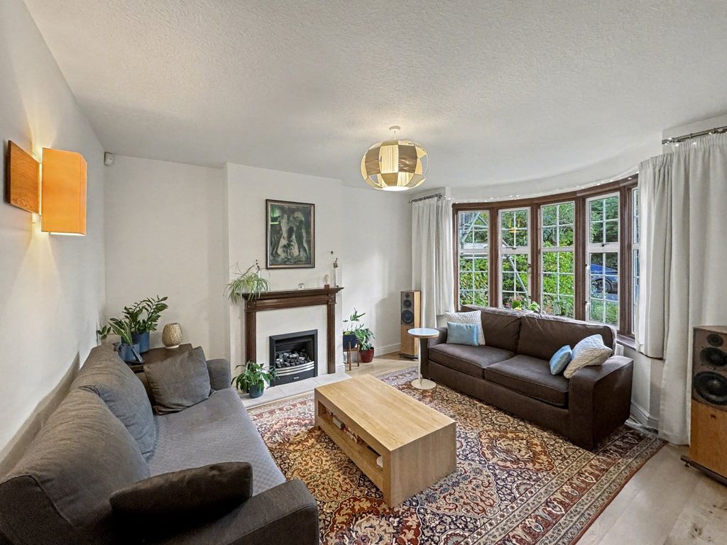 Property photo 2 of 28