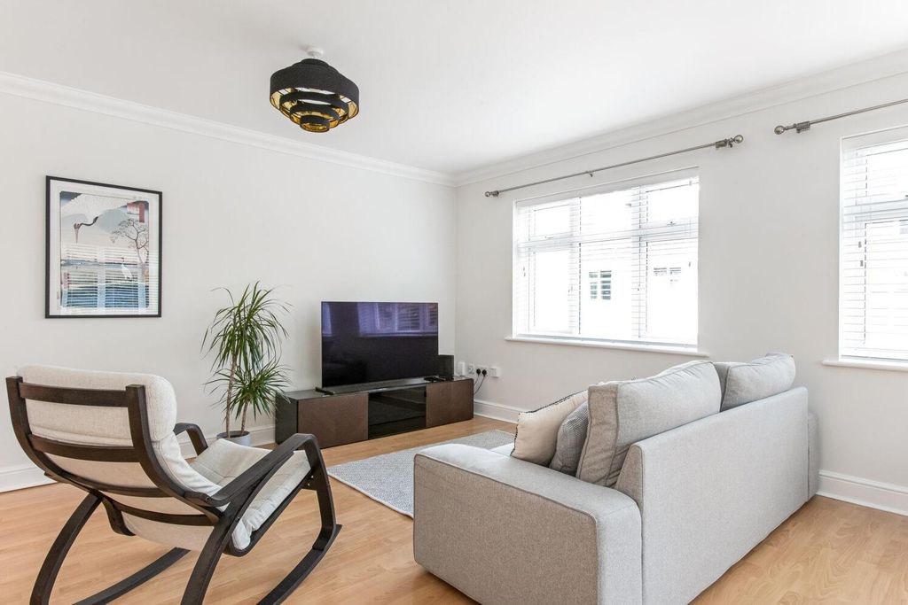 Property photo 2 of 14 Kitchen / Reception Room