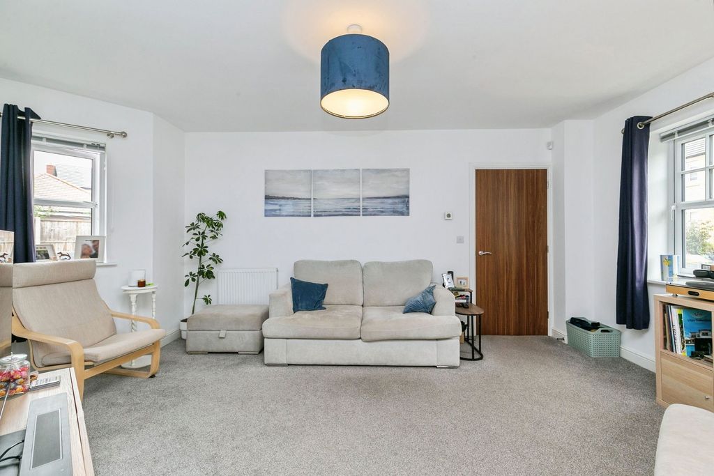 Property photo 3 of 14