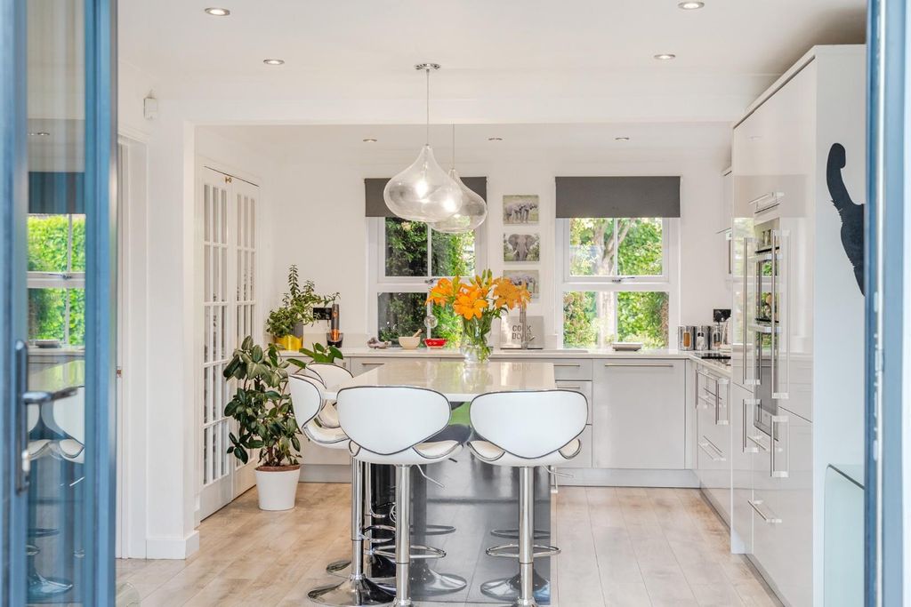 Property photo 2 of 19 1305028-13-6842B520B582c.Jpg