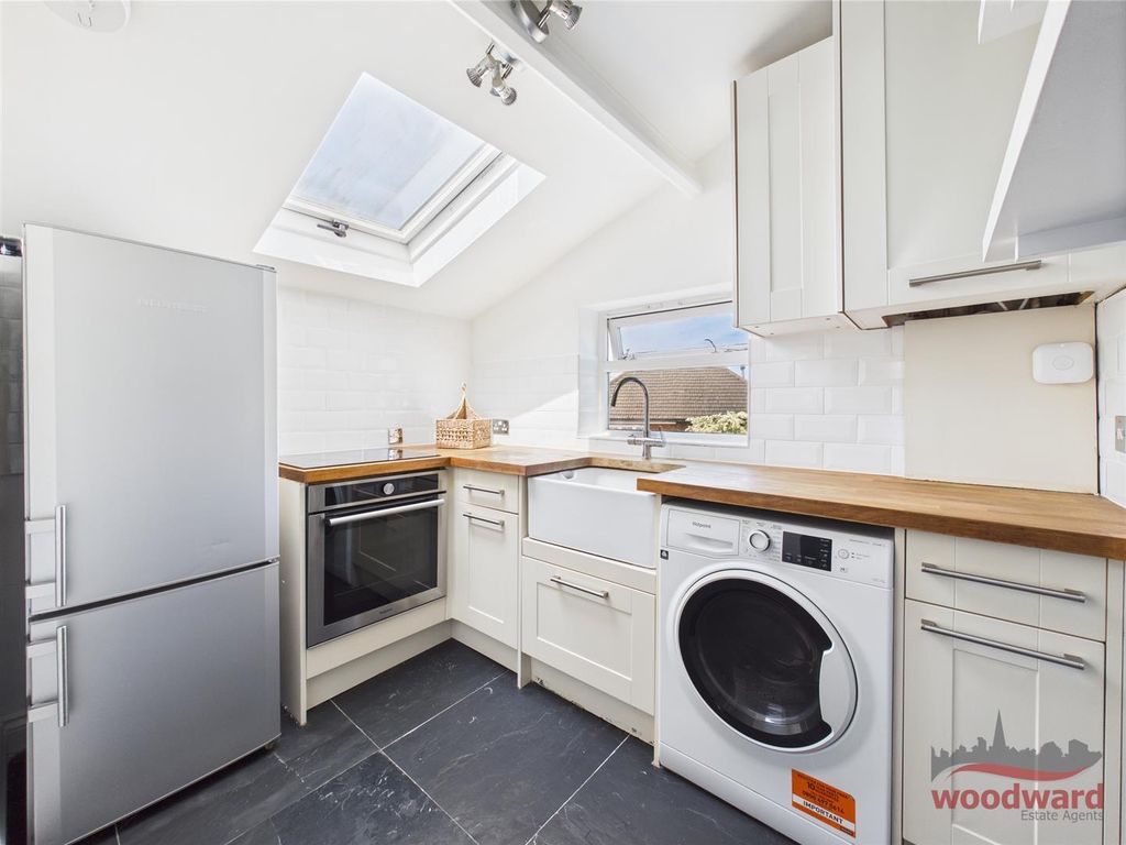 Property photo 2 of 9 Cam01320G0-Pr0332-Still013.Jpg