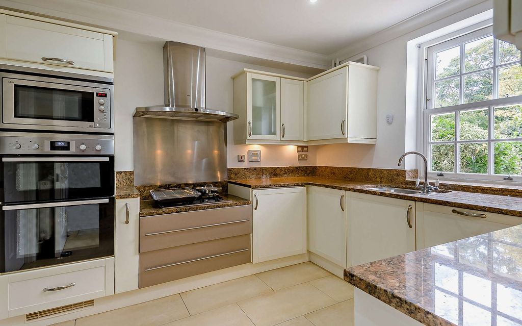 Property photo 2 of 17 Picture No. 28
