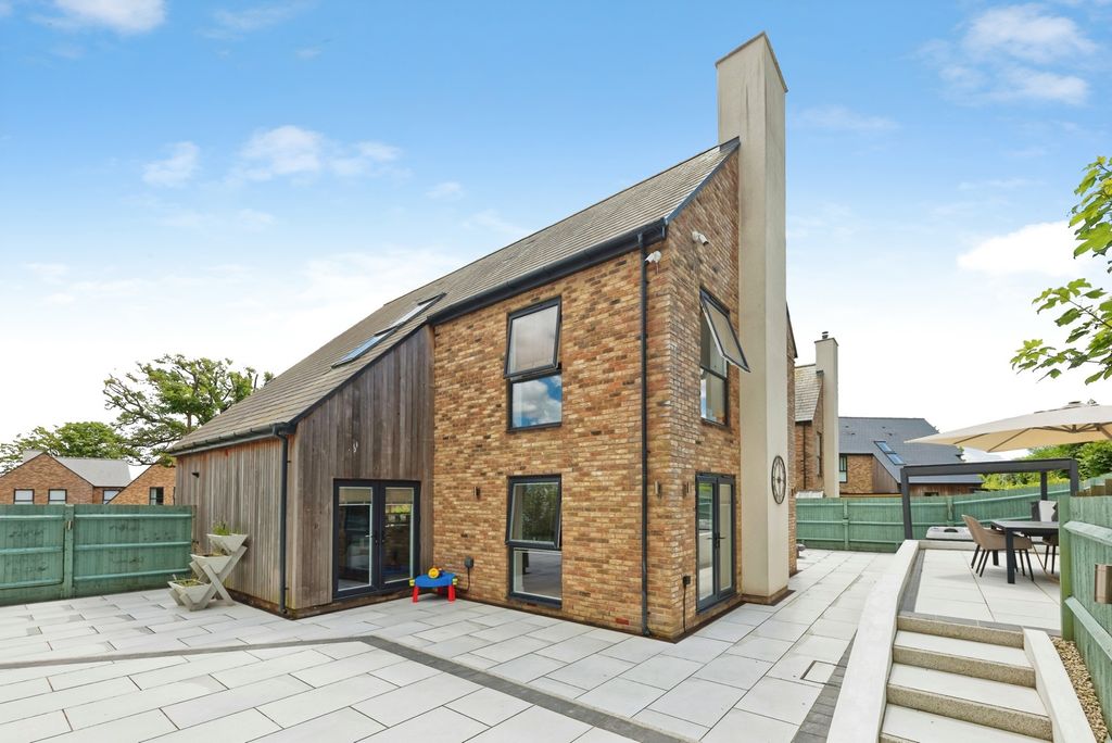 Property photo 2 of 24 Pbox-Img.Jpg