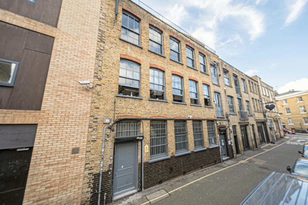 Property photo 2 of 12 138221766915c23A708d8Arw1.Jpg