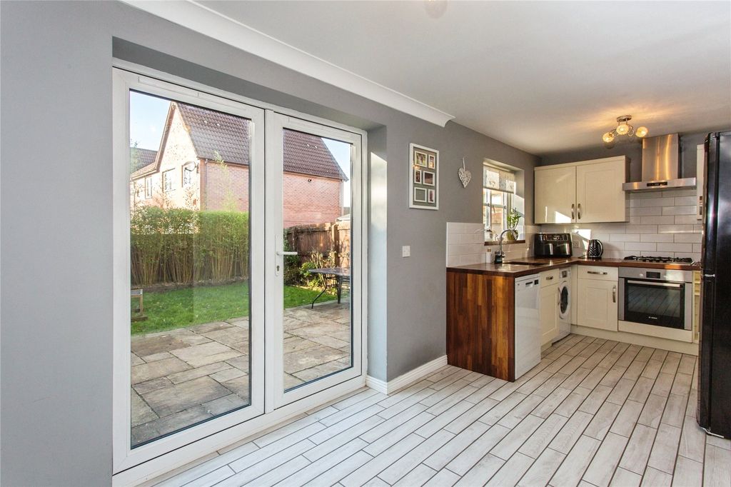 Property photo 3 of 19 Dining Kitchen
