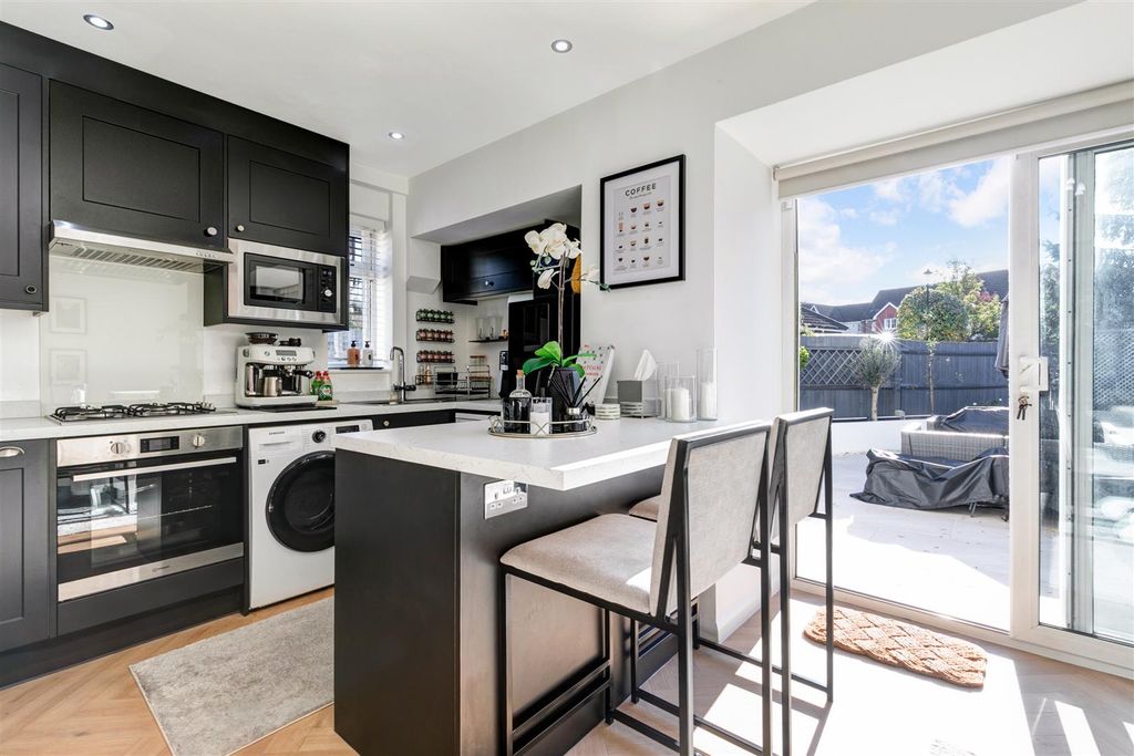 Property photo 3 of 31 Frederick Road 65 (22).Jpg