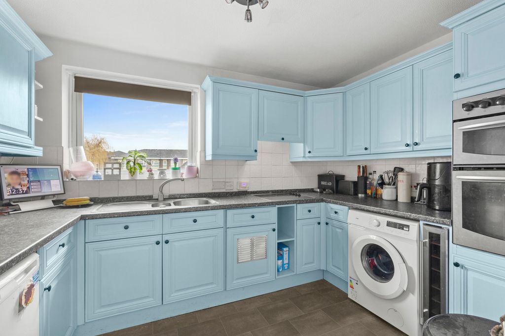 Property photo 3 of 14