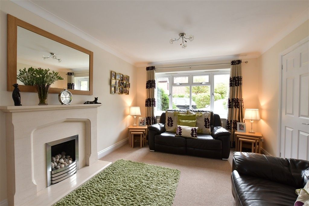 Property photo 2 of 18 Lounge