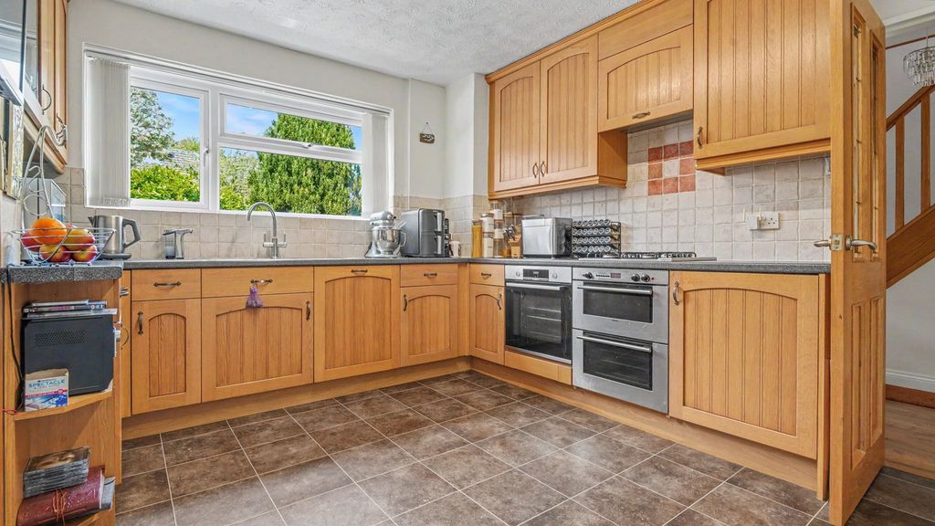 Property photo 2 of 25