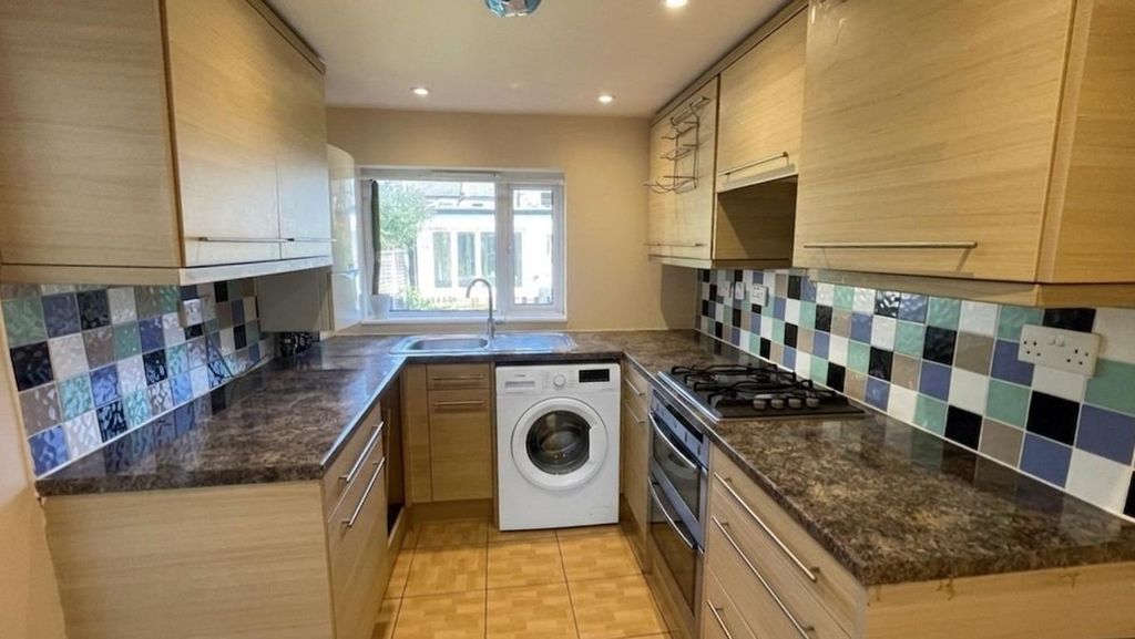 Property photo 2 of 10 8