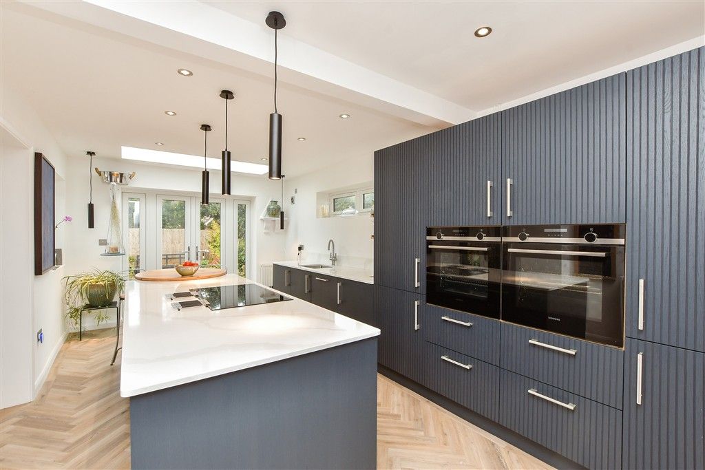 Property photo 3 of 18 Kitchen