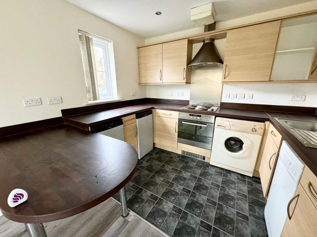 Property photo 3 of 6 Kitchen