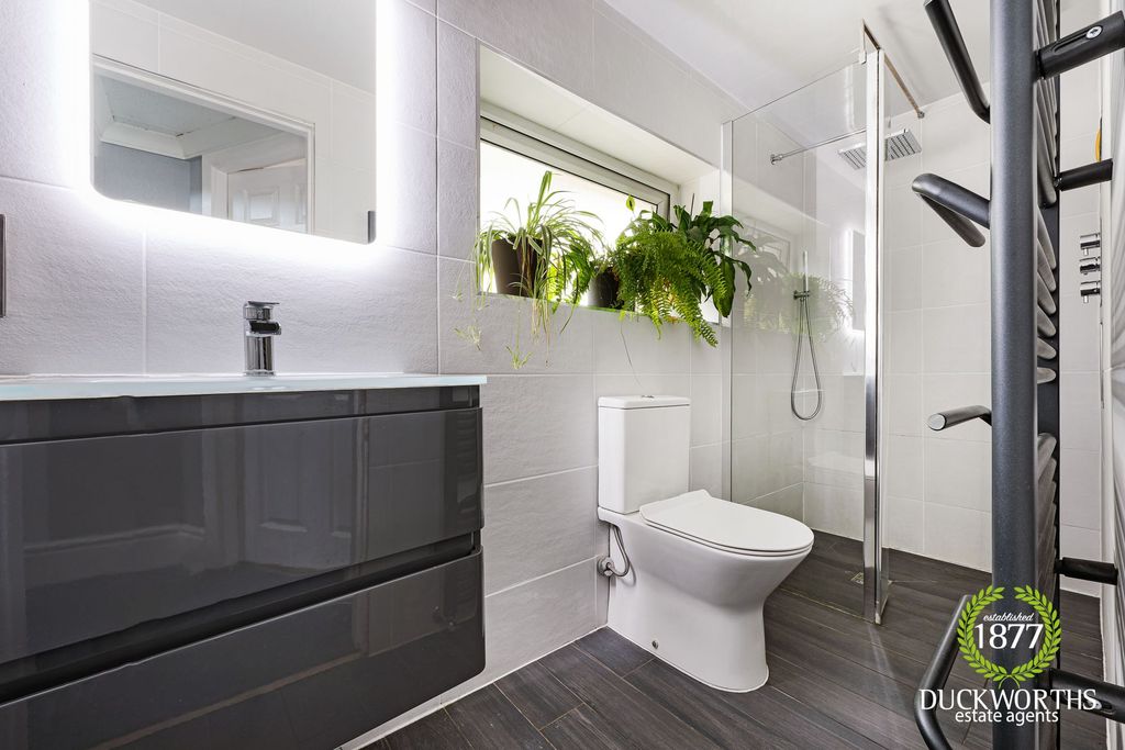 Property photo 3 of 33