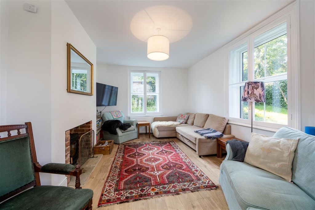 Property photo 2 of 10