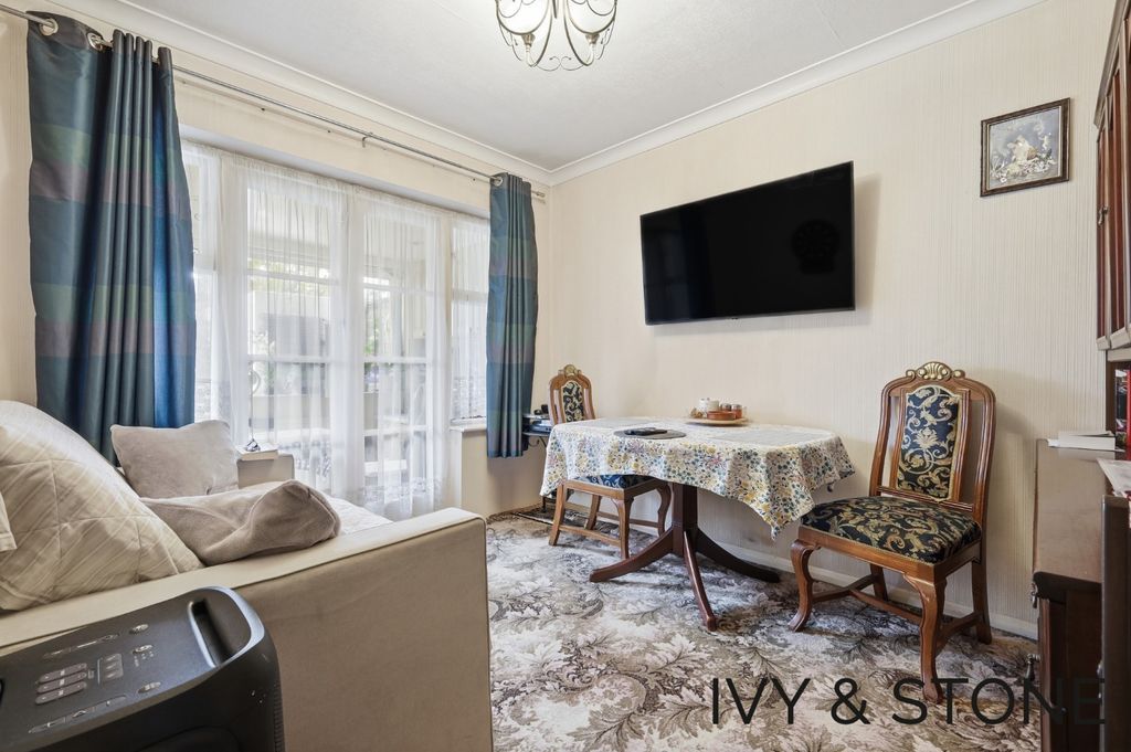 Property photo 2 of 17 4664822