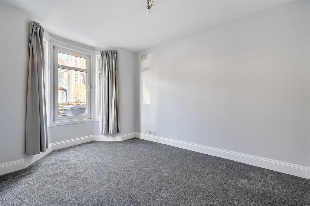 Property photo 3 of 19 Picture No. 08