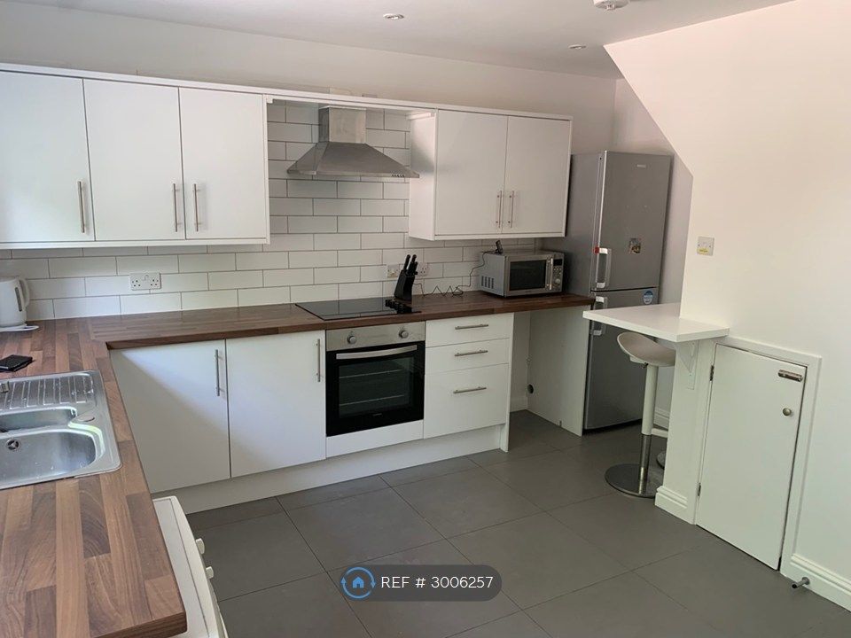Property photo 1 of 11 Kitchen
