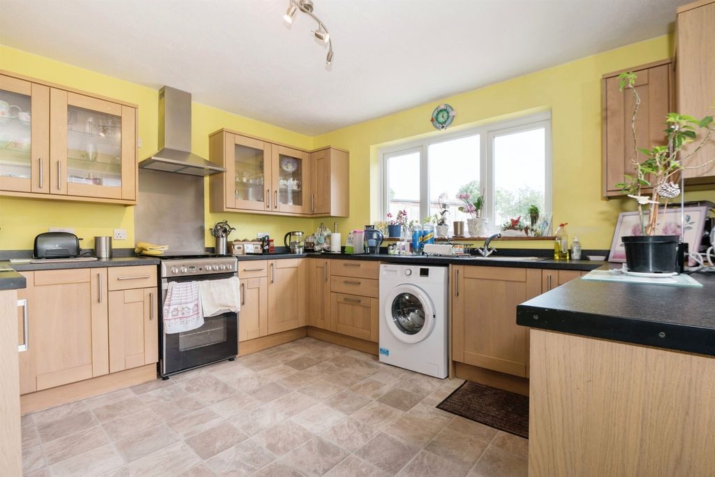 Property photo 3 of 11