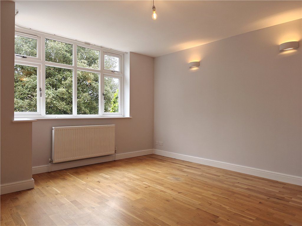 Property photo 3 of 14 Living/Dining Room