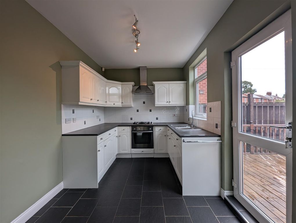 Property photo 3 of 16 Kitchen / Diner