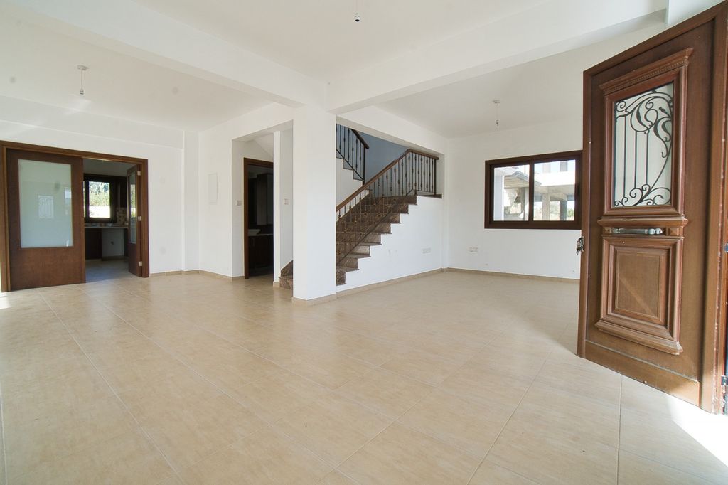 Property photo 3 of 27