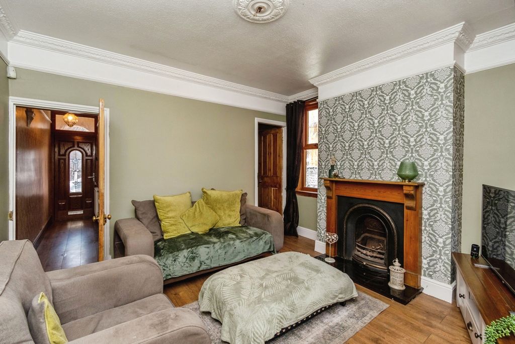 Property photo 3 of 20 Pbox-Img.Jpg