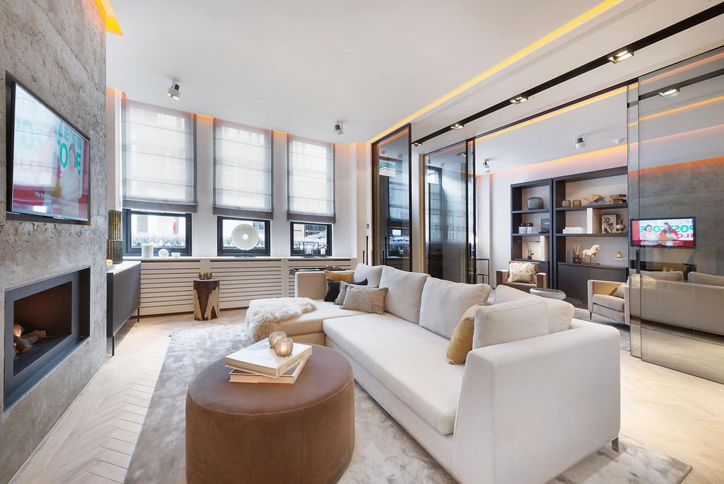 Property photo 1 of 14 Living Room