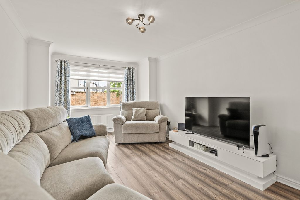 Property photo 2 of 16 5338106
