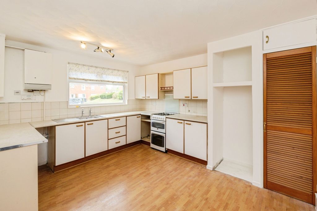 Property photo 3 of 17 Photo