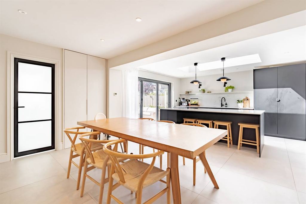 Property photo 3 of 23