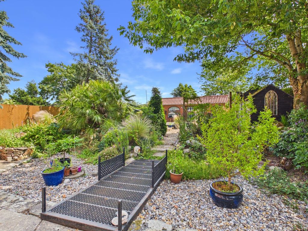 Property photo 2 of 33