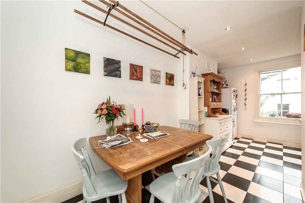 Property photo 3 of 9 Kitchen