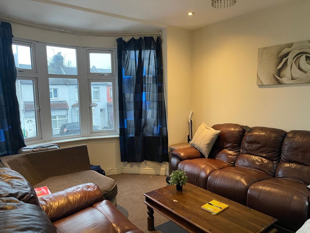 Property photo 2 of 3