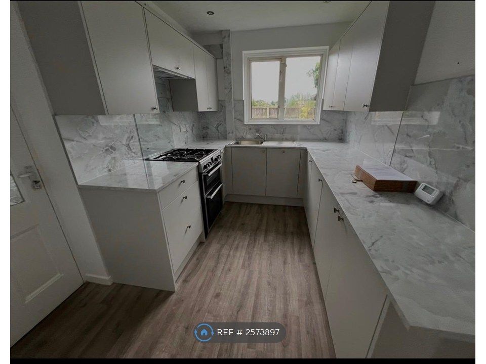 Property photo 2 of 8 Kitchen