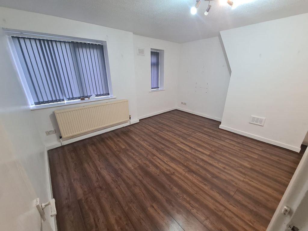 Property photo 3 of 5 Bed Room # 1