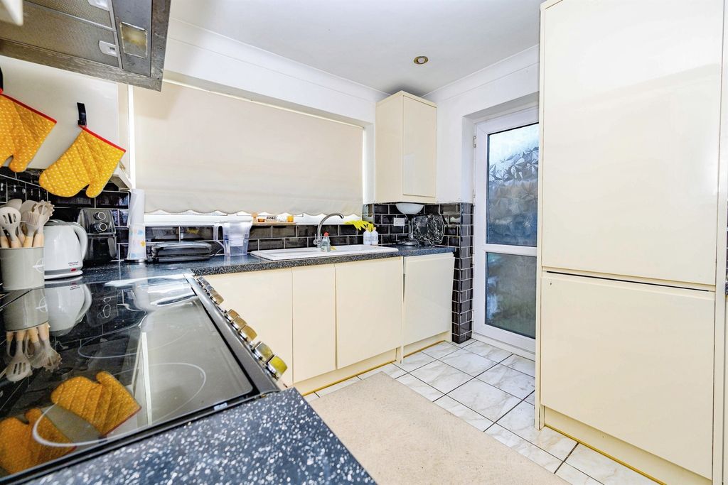 Property photo 3 of 16