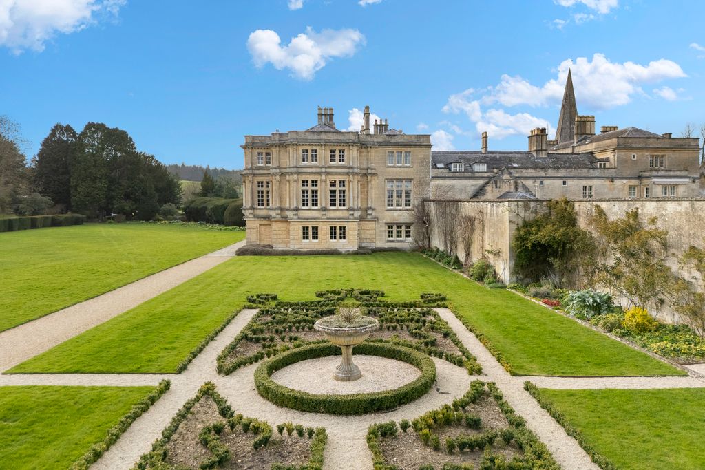 Property photo 2 of 21