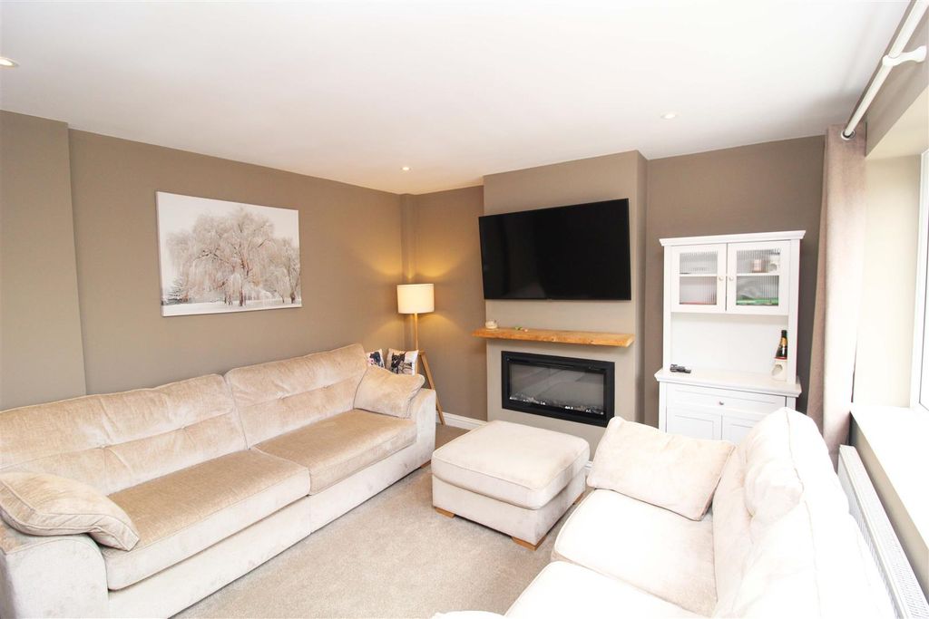 Property photo 2 of 31